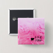 究極のホットピンクファジーフェイクファー 缶バッジ (正面&裏面)