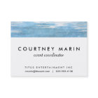 空および絵を描かれるオーシャンブルーの白の雲の水彩画