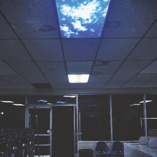 空が下がっている ポスター