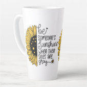 空が灰色の時の太陽の光である カフェラテマグ (左アングル)