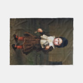 空きカップを持つ少女（ルートヴィヒ・クナウス） フリースブランケット (正面(横))