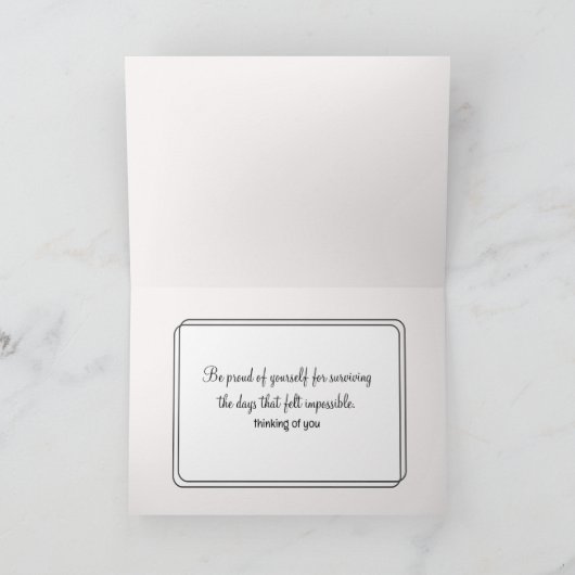 空き椅子を備えた日に照らされた部屋 カード (内部)