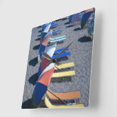 空き椅子オンビーチ スクエア壁時計 (傾斜)