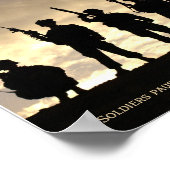 空に向かってパトロールシルエットをしている兵士 ポスター (角)