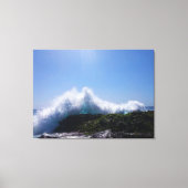空に届く波 海岸の岩の写真 キャンバスプリント (正面)
