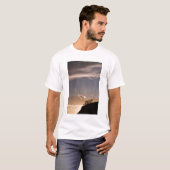 空に放射状に広がる薄明光線 Tシャツ (正面フル)