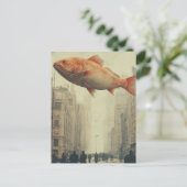 空に浮かぶ超現実的な大魚 ポストカード (スタンド正面)