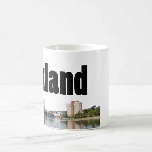 空のオークランドが付いているオークランドカリフォルニア コーヒーマグカップ (中央)