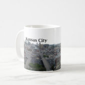 空のカンザスシティとのカンザスシティのスカイライン コーヒーマグカップ (正面左)