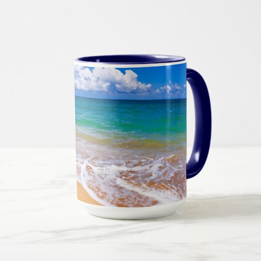 空のビーチと青い海 マグカップ (正面右)