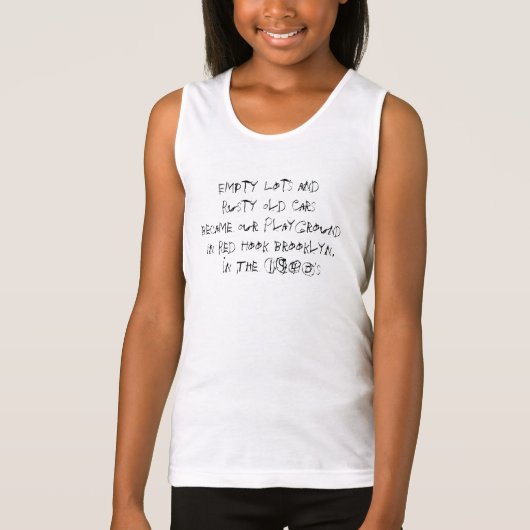 空のロットと古い錆びた車 – ストープ上の生活 Tシャツ (正面)