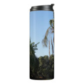 空の下で揺れるヤシ澄んの木 タンブラー (回転左)