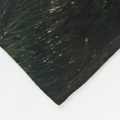 空の下で揺れるヤシ澄んの木 フリースブランケット (角)