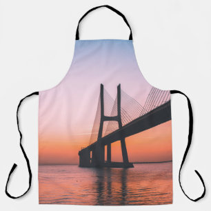 空の下の橋のシルエット澄ん エプロン