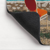 空の下の海の海岸の椅子 マウスパッド (コーナー)