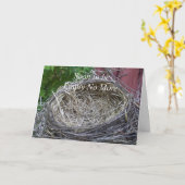 空の巣に2羽の鳥の卵が カード (黄色い花)