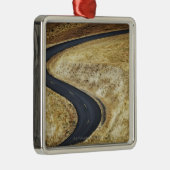 空の巻上げによって舗装される道 メタルオーナメント (右)