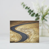 空の曲がりくねった舗装道路 ポストカード (スタンド正面)