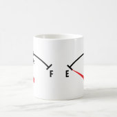 空の燃料タンクの表示器ゲージ車 コーヒーマグカップ (中央)