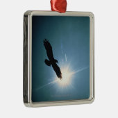 空の白頭鷲の飛行のシルエット メタルオーナメント (右)