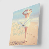 空の砂の上の平和の下のビーチガールシー スクエア壁時計 (傾斜)