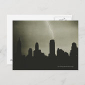 空の超高層ビルそして稲妻のシルエット ポストカード (正面/裏面)