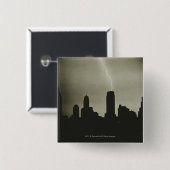 空の超高層ビルそして稲妻のシルエット 缶バッジ (正面&裏面)