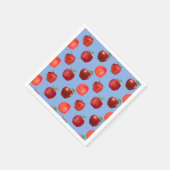 空の青いナプキンスに生の赤いリンゴ スタンダードカクテルナプキン (角)