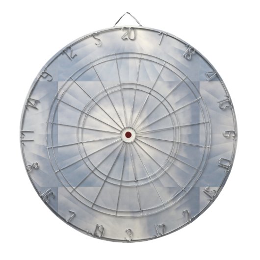 空の青い背景 ダーツボード (正面)