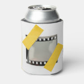 空の35mmフィルムフレーム、黄色のストリップ。 缶クーラー (缶裏面)