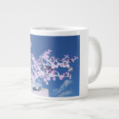 空のportulacaに対する盆栽によって逆にされる紫色の白 ジャンボコーヒーマグカップ (正面右)