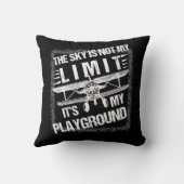 空は私の限界ではない私の遊び場の飛行計画 クッション (裏面)