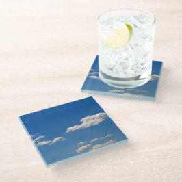 空は青、白い雲が通り過ぎている ガラスコースター