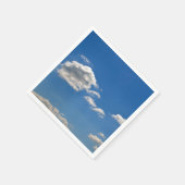 空は青、白い雲が通り過ぎている スタンダードカクテルナプキン (角)