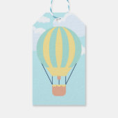 空を舞う緑と黄色の熱気球 ギフトタグ (裏面)