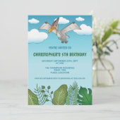 空を飛ぶプテラノドン恐竜 青い空の誕生日パーティー 招待状 (スタンド正面)