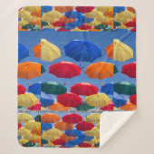 空カラフル青橙赤色の傘 シェルパブランケット (正面)