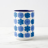 空モダン青の花 ツートーンマグカップ (中央)