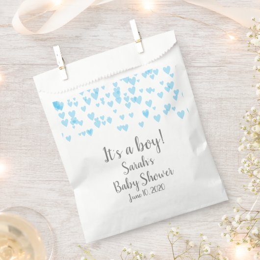 空中に散乱したハート フェイバーバッグ (クリップ留めされた状態)