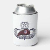 空中の翼の上に特別に設計されたベレー 缶クーラー (缶正面)