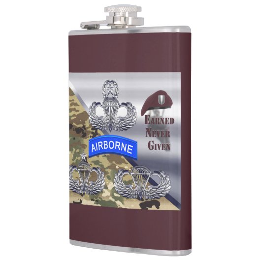 空中の翼 – "獲得し与えない" フラスク (左)