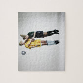 空中誘導の女子サッカー選手2人 ジグソーパズル (縦)