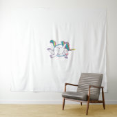 空中輪の上にかわいいユニコーン – 幻想的なイラストレット タペストリー (インサイチュ(横))