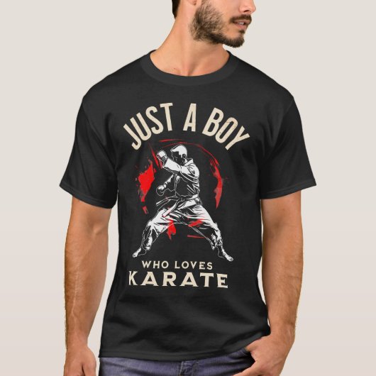空手が大好きな少年 - ダイナミック武道 Tシャツ (正面)