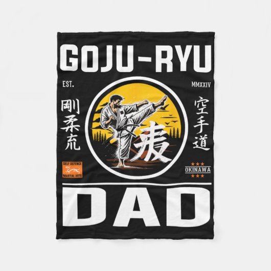 空手の先駆者であるお父さんへ贈る剛柔流空手Tシャツ フリースブランケット (正面)