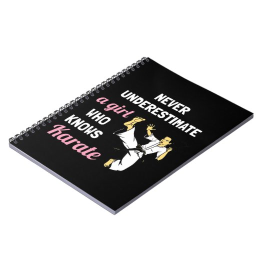 空手の少女Gを知っている少女を決して過小評価しない ノートブック (左側)