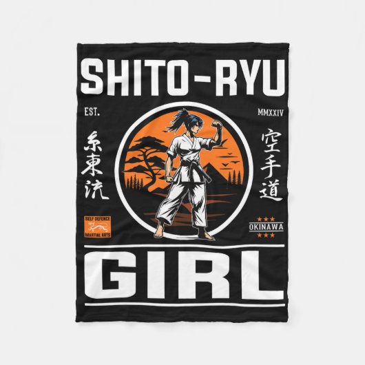 空手の精妙さとスタイルをデザインした「お龍ガール」! フリースブランケット (正面)