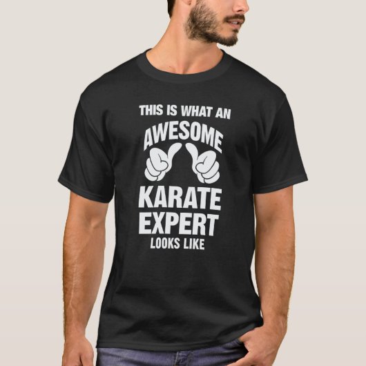 空手の達人が面白い見た目でかっこいい Tシャツ (正面)