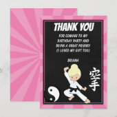 空手の金髪の女の子のパーティー感謝カード 招待状 (正面/裏面)