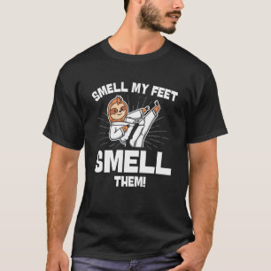 空手は私の足は空手の匂いを嗅ぐ Tシャツ